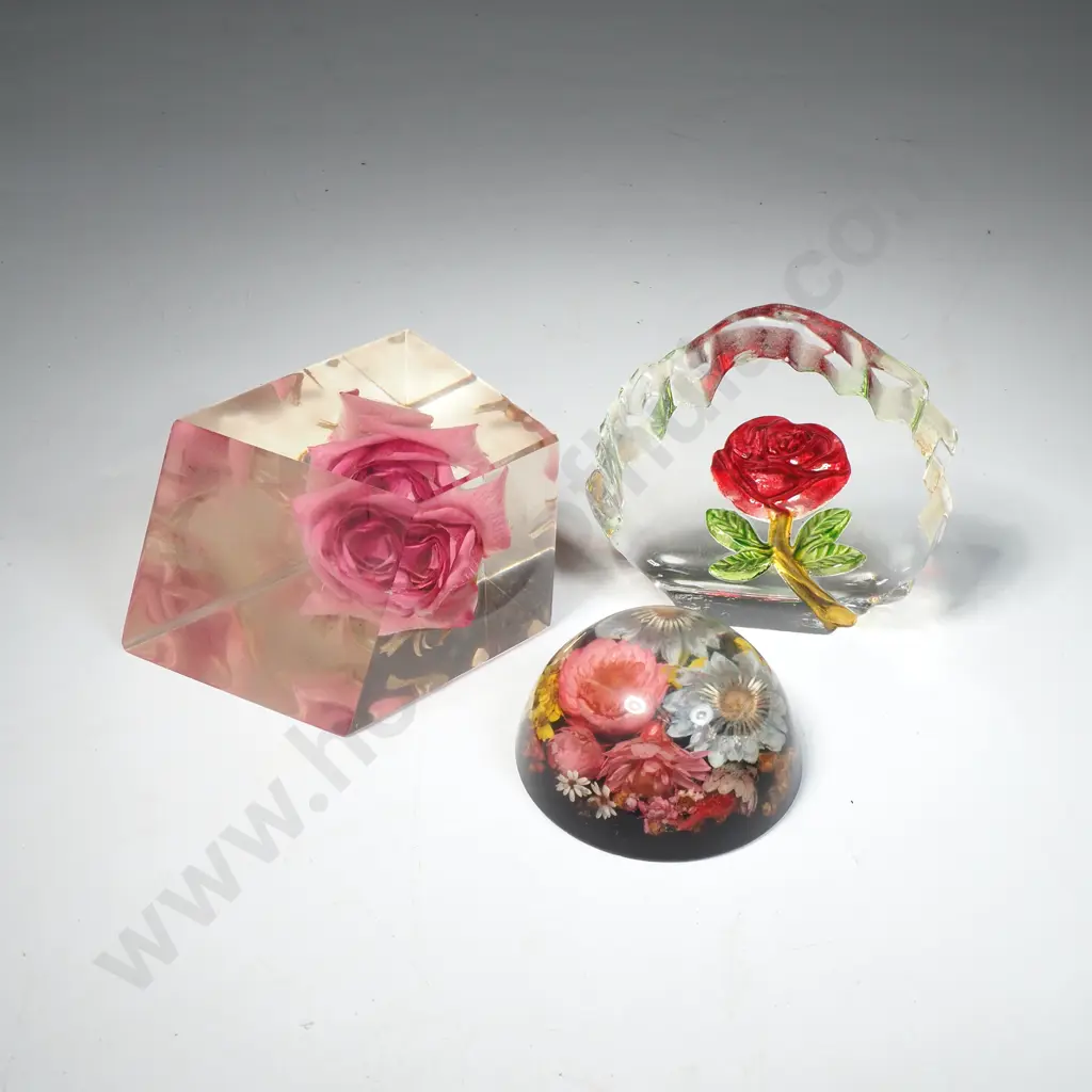 Vintage Floral Themed Ornaments / Paperweights Image 1++