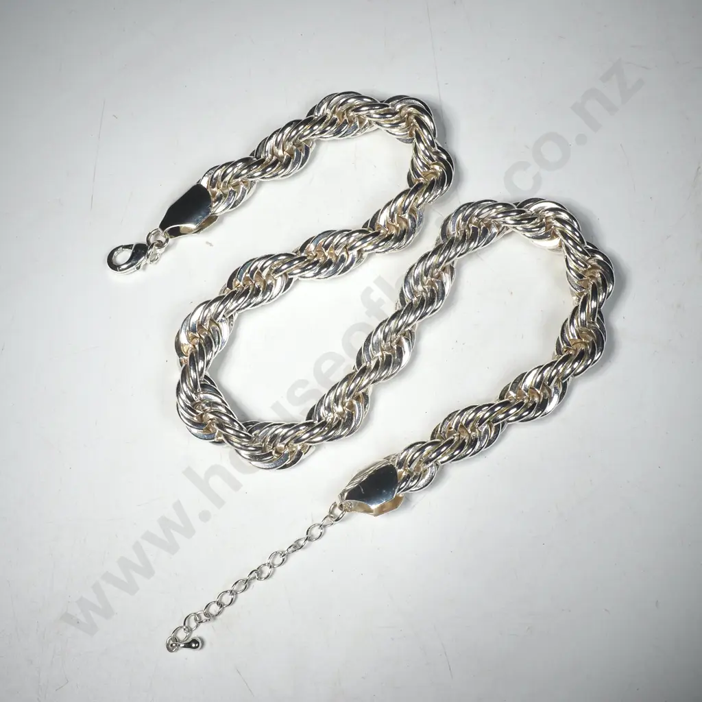 Heavy Silver Tone Twist Link Necklace Image 1++