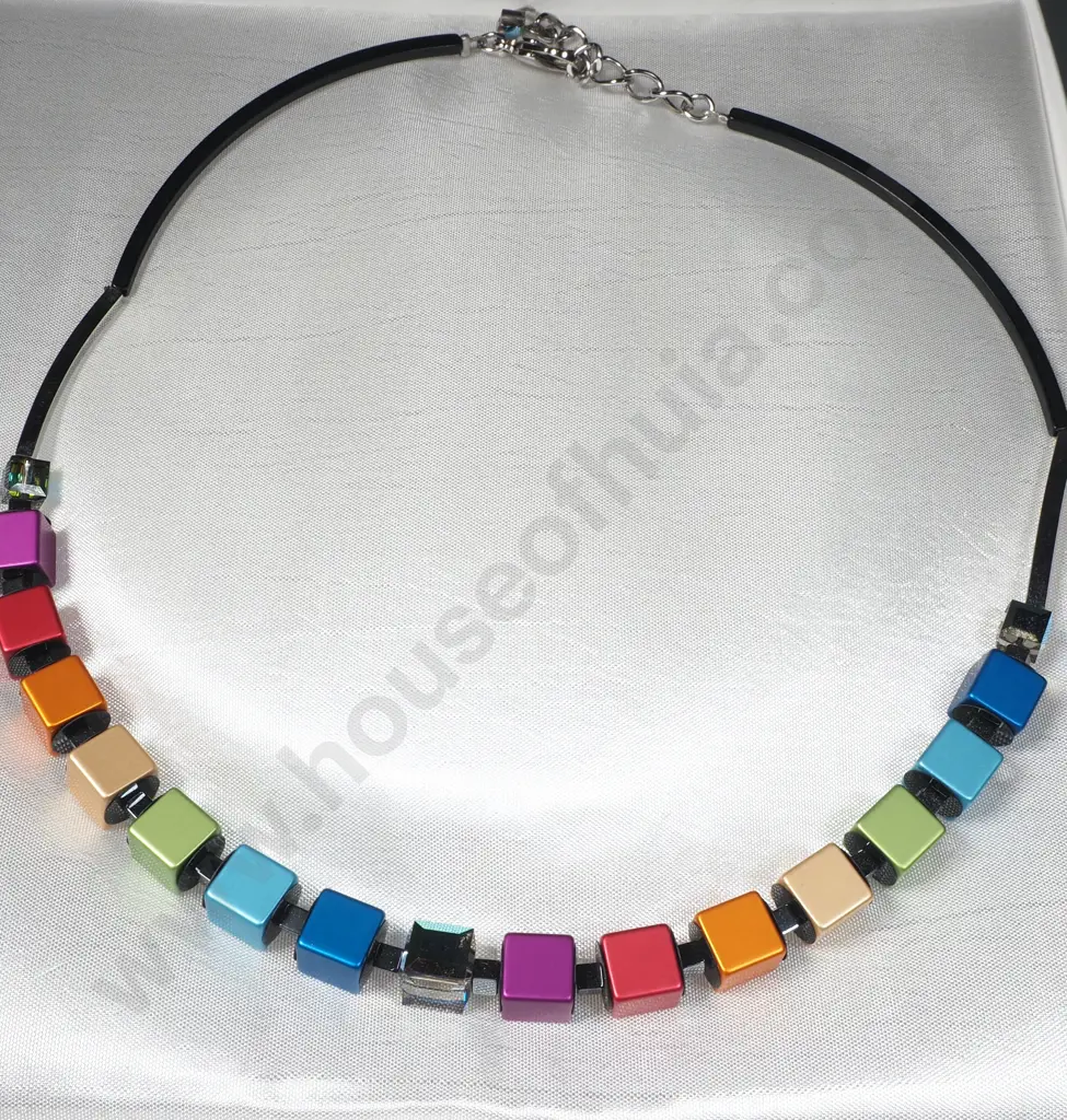 Geocube Iconic Multi-Colour Necklace Choker/Necklace in Original Box Image 1++