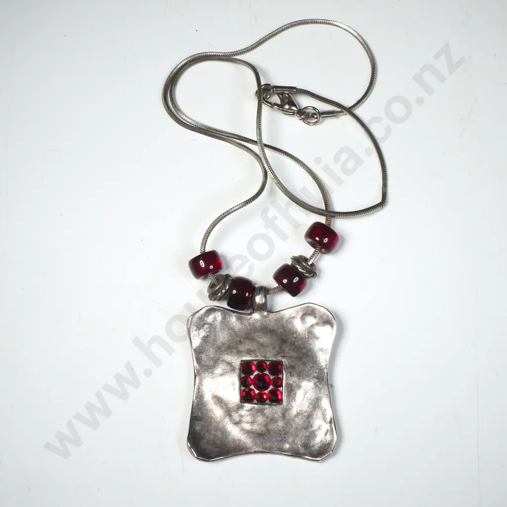 Vintage Avgad Pendant w Hammered Finish Set w Red Stones Image 1++