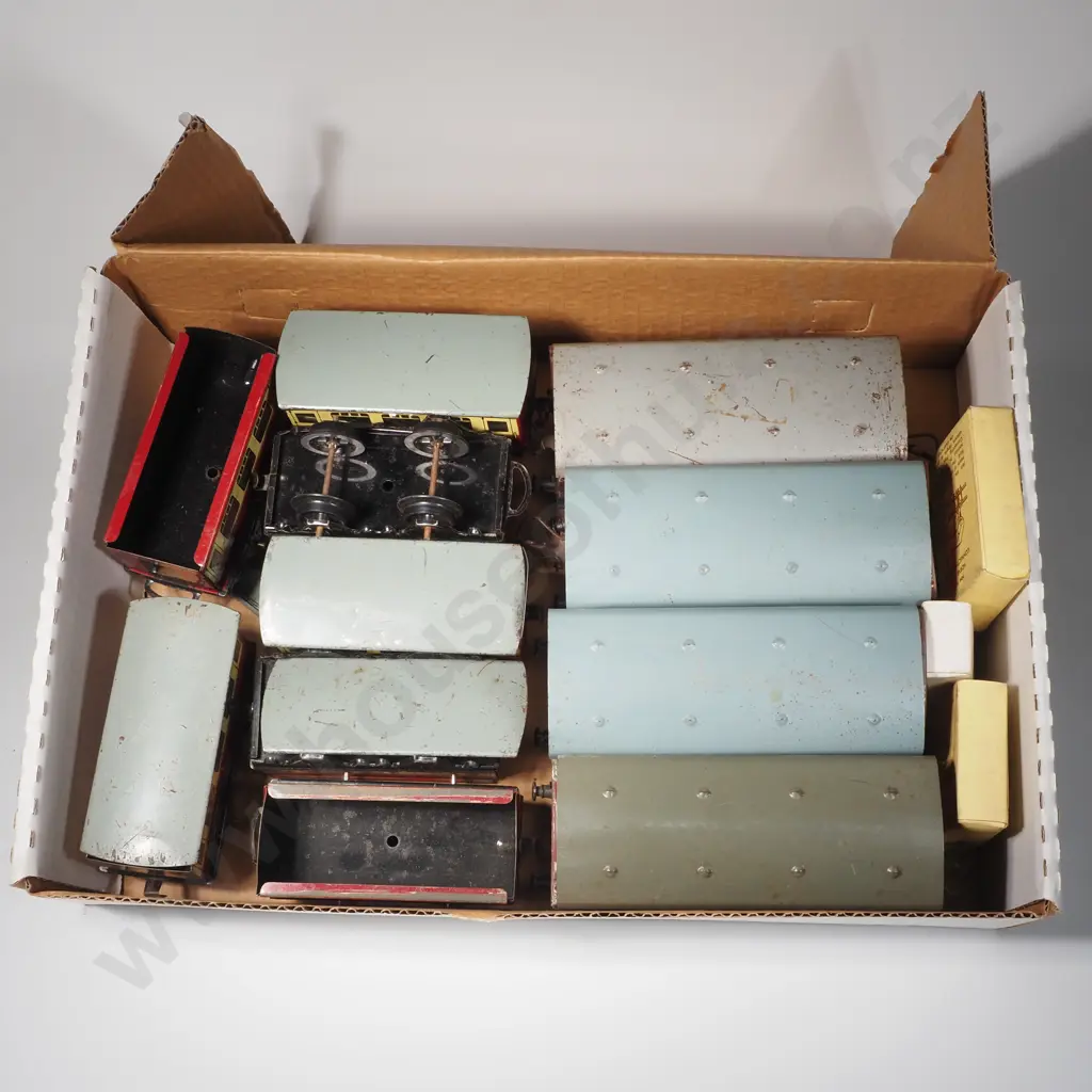 Ten Hornby O Gauge Wagons & Three Boxes of Connecting Plates Image 1++