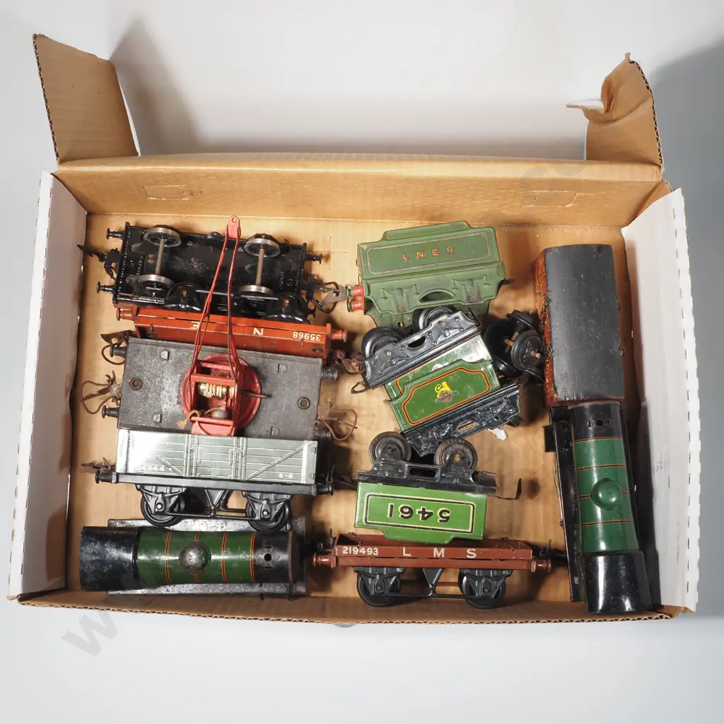 Quantity of Hornby O Gauge Consisting of Two Engines, Wagons, Flat Trucks  & a Crane Truck Image 1++