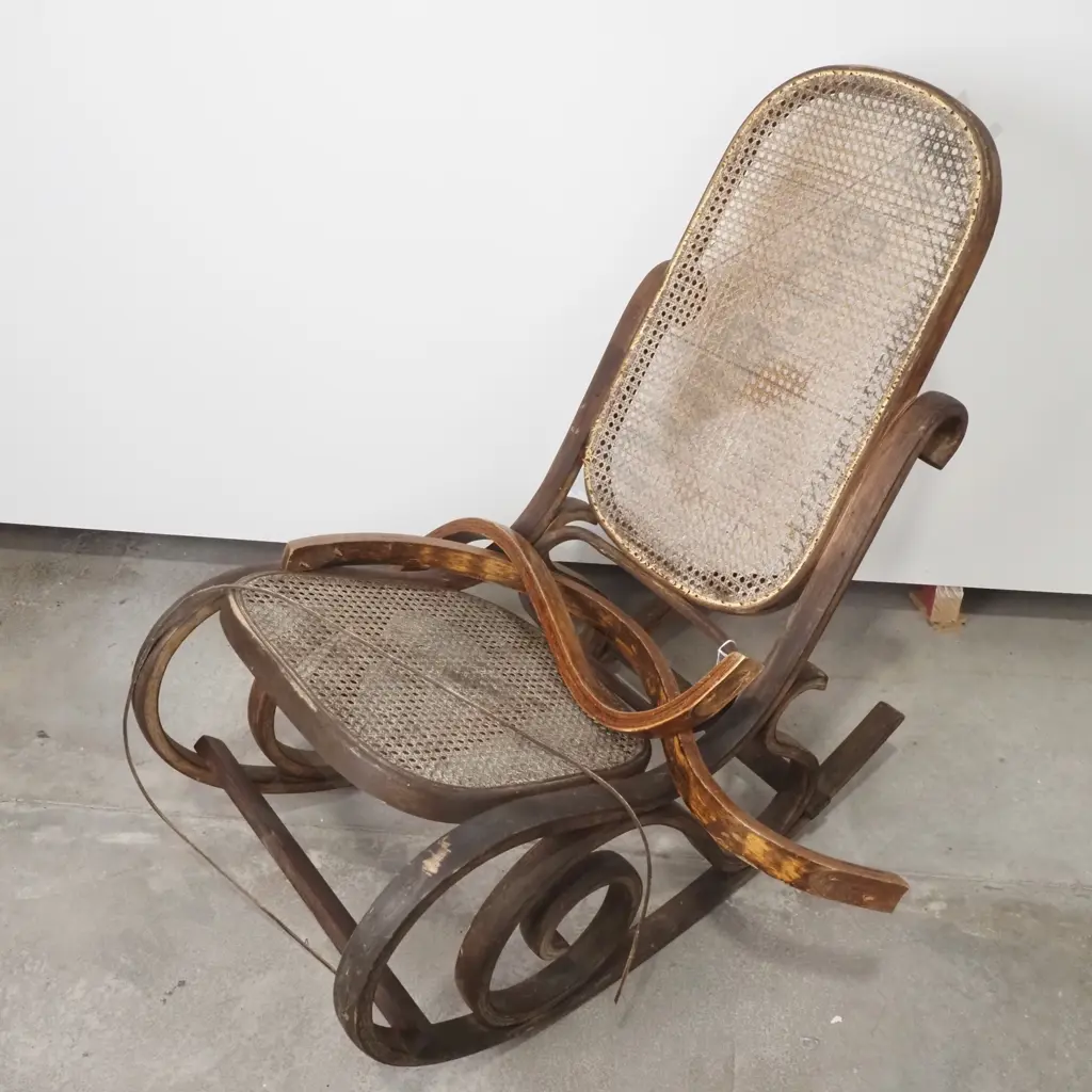 Bentwood Rocking Chair (a/f) Image 1++