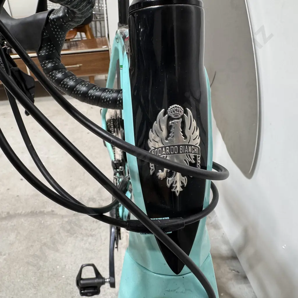 Bianchi Infinito CV Road Bike in Celeste Blue, as New w Extras Image 1++