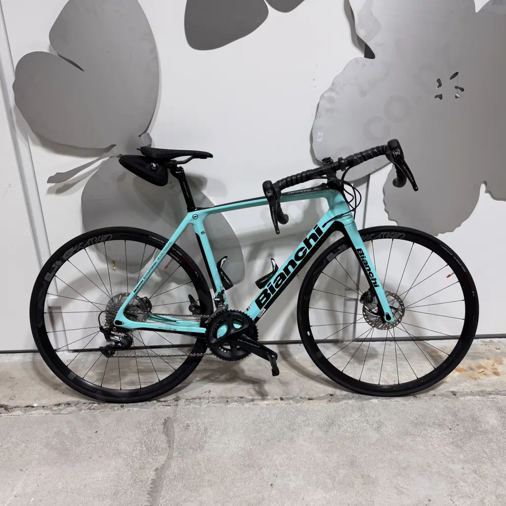 Bianchi Infinito CV Road Bike in Celeste Blue, as New w Extras Image 1++