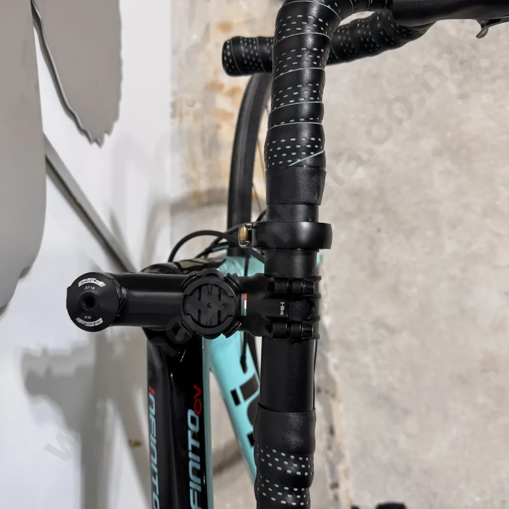 Bianchi Infinito CV Road Bike in Celeste Blue, as New w Extras Image 1++