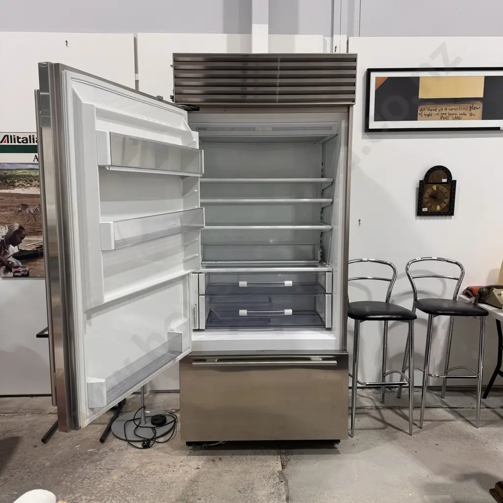Sub-Zero Built-In Stainless Steel Refrigerator w Bottom Freezer Drawer, RRP Approx. $35,995 Image 1++