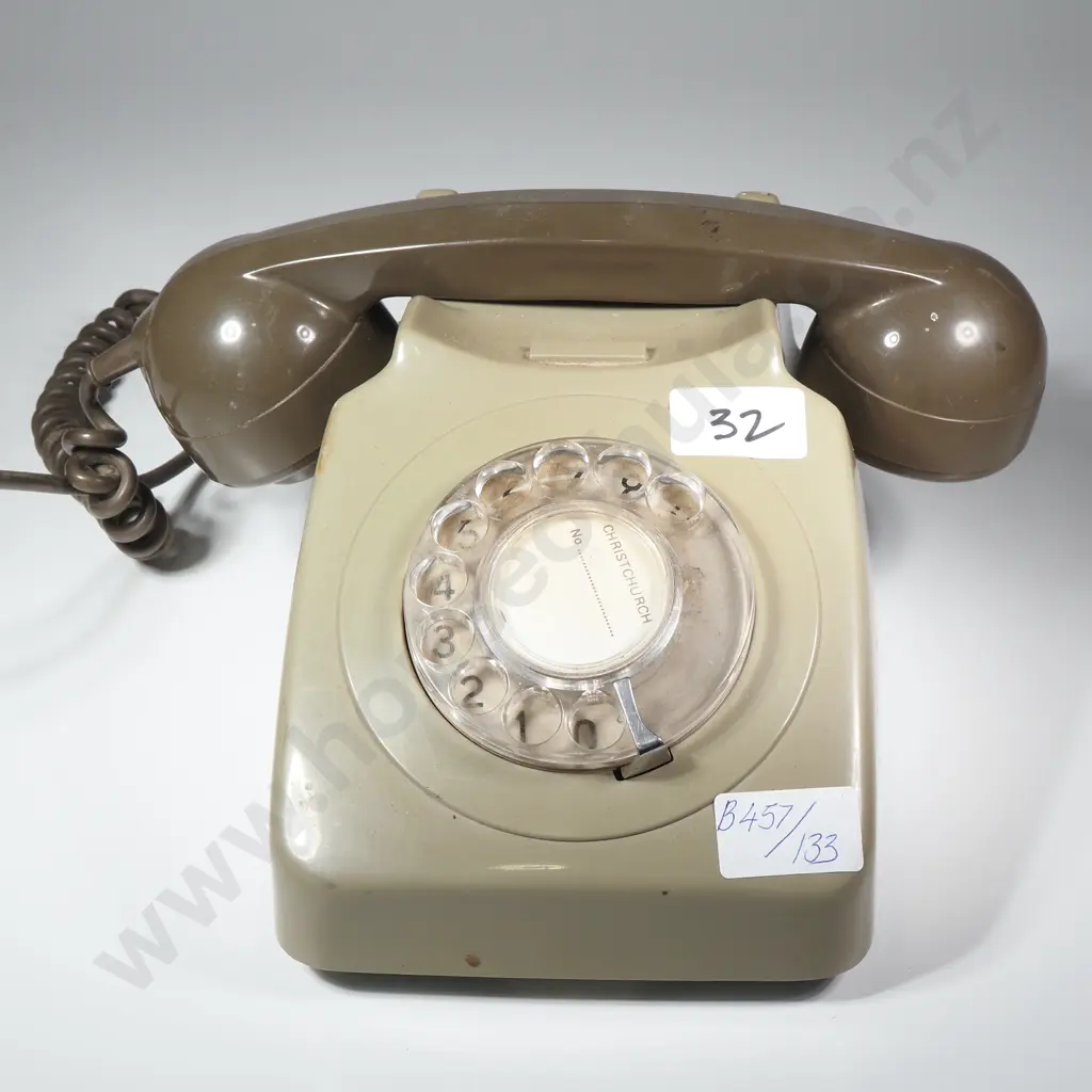 1970s NZPO 746 Rotary Phone - Type 100 Image 1++