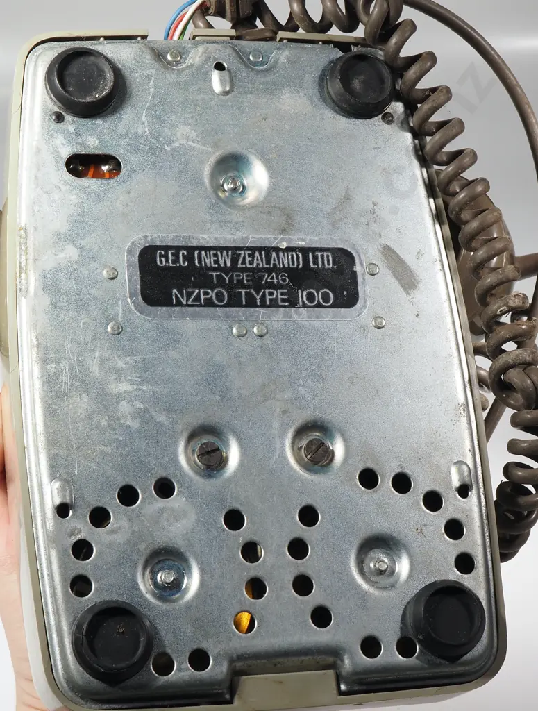 1970s NZPO 746 Rotary Phone - Type 100 Image 1++