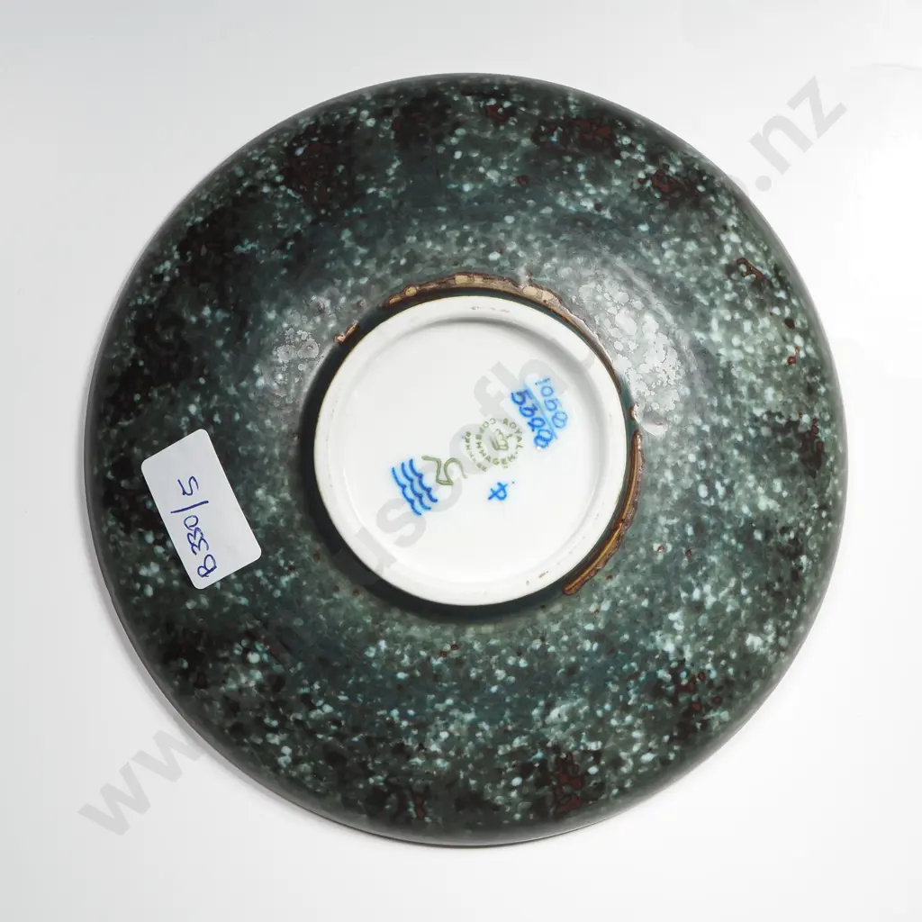 Royal Copenhagen Stoneware dish with butterflies by Nils Thorsson No 1058/5328 Image 1++