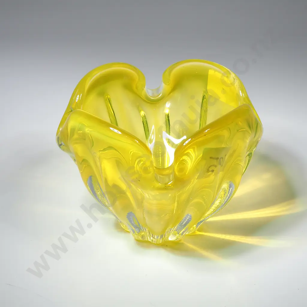 Yellow Art Glass Freeform Bowl attributed to Josef Hospodka for Chrisbska Glassworks Image 1++