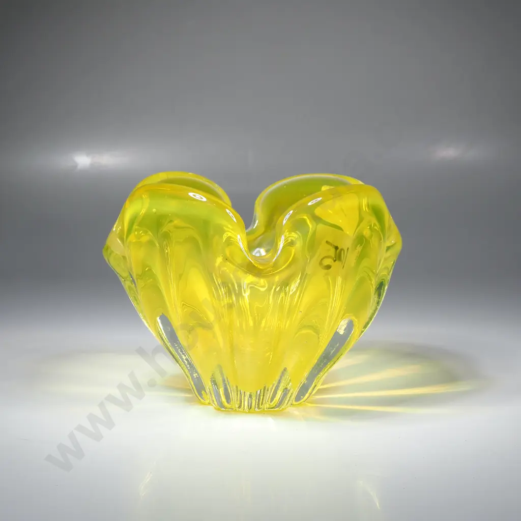 Yellow Art Glass Freeform Bowl attributed to Josef Hospodka for Chrisbska Glassworks Image 1++