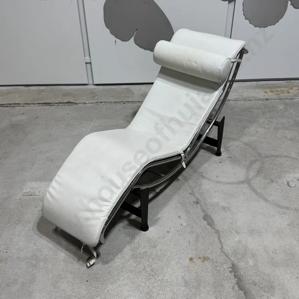 Le Corbusier Style LC4 Modernist White Leather Chaise Lounge Image 1++