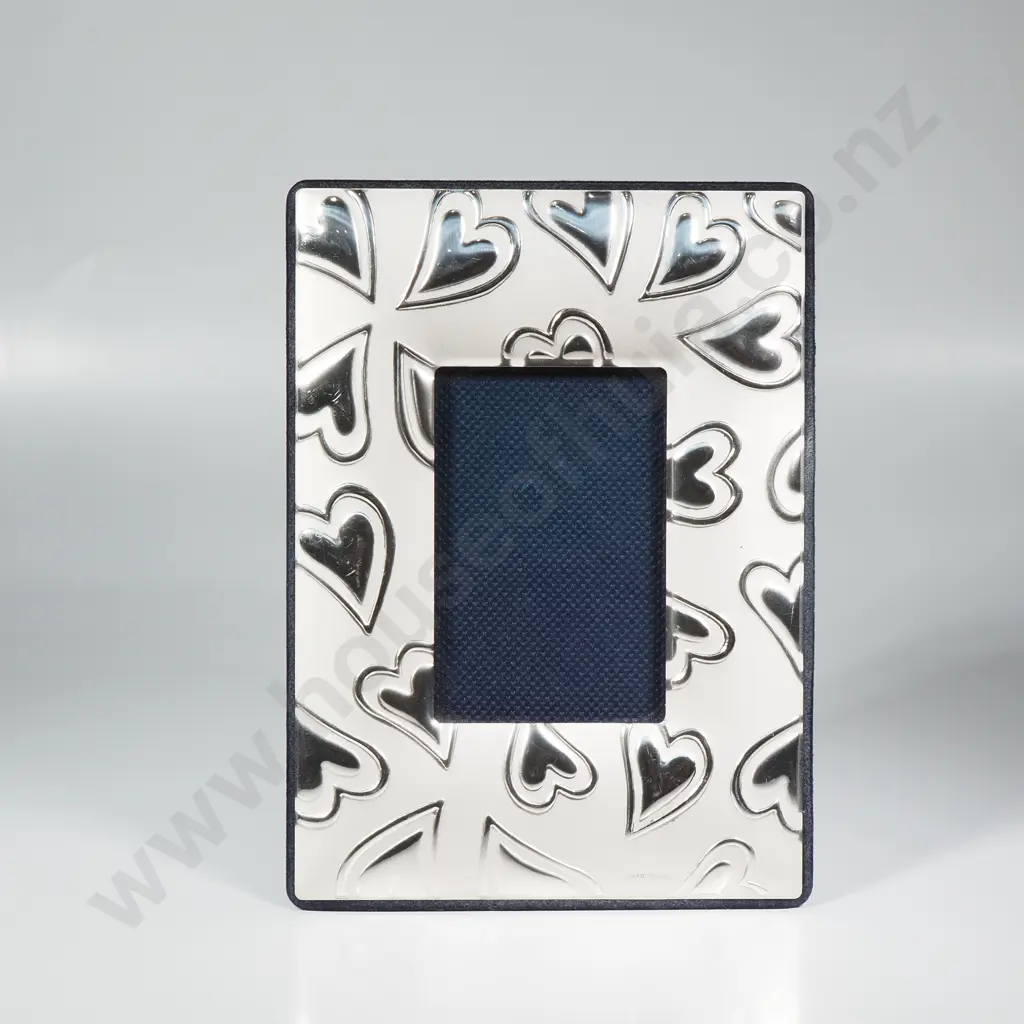 Italian Silver Photo Frame w Embossed Stylised Heart Decoration Image 1++