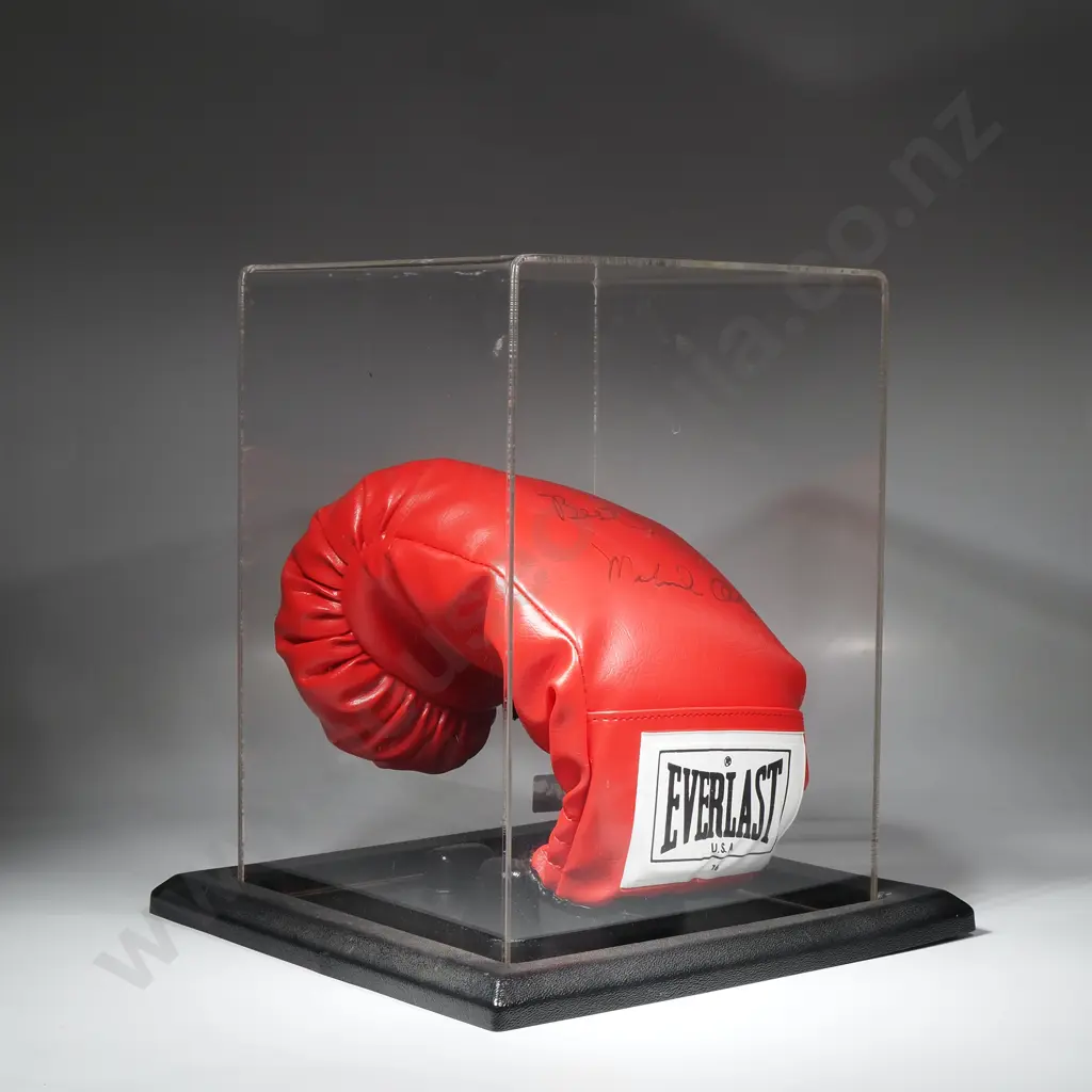 Perspex Cased Everlast Red Boxing Glove Signed by Muhammad Ali Image 1++