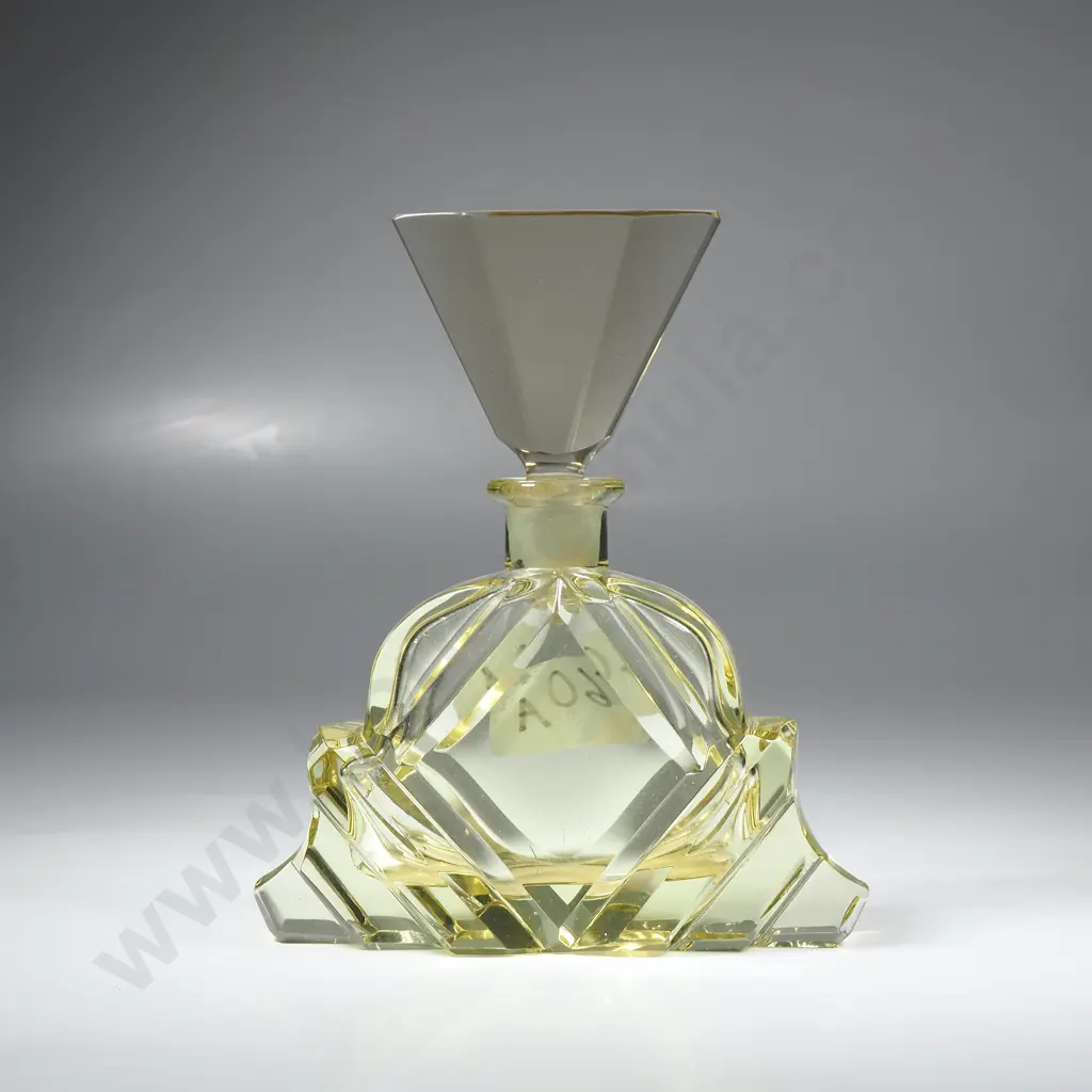 Vintage Art Deco Yellow Cut Glass Perfume Bottle w Fan Shaped Stopper Image 1++