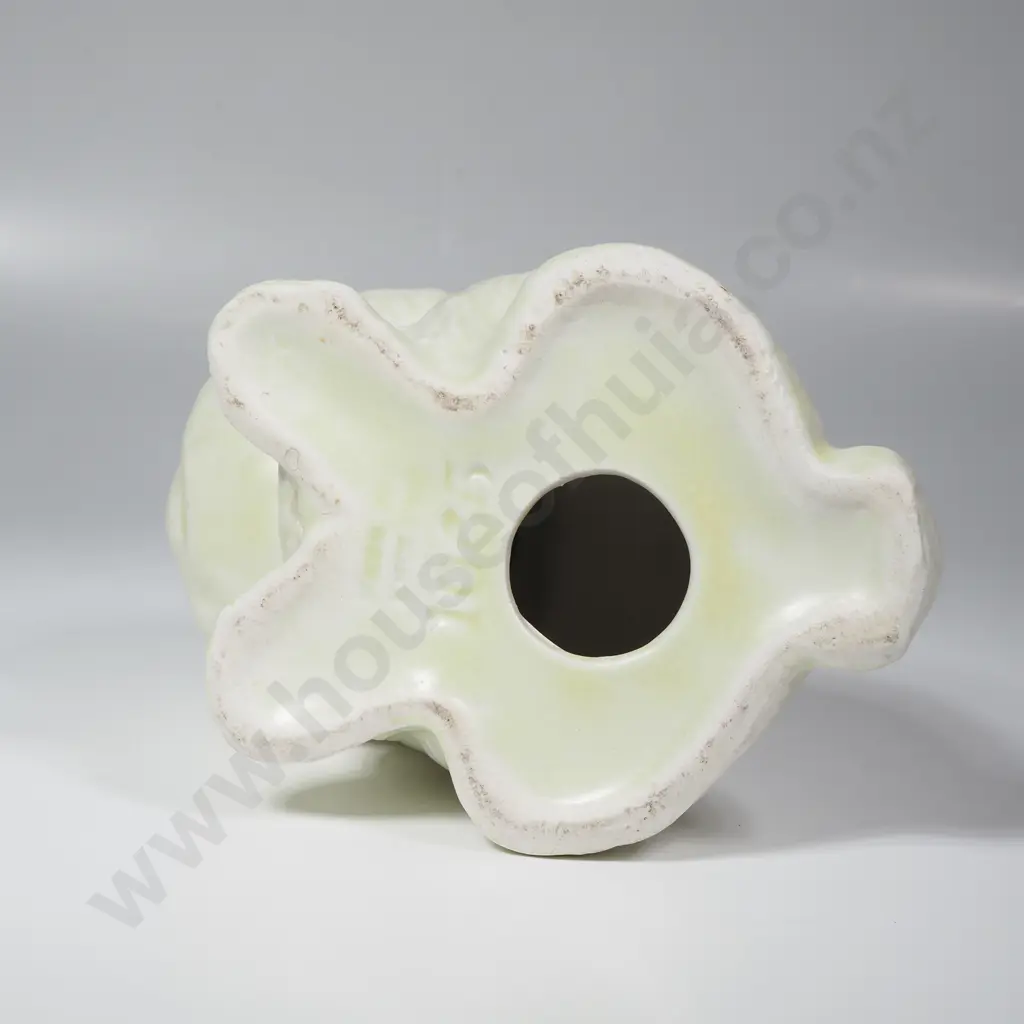Vintage SylvaC Pottery Snub Nosed Bunny - Model 1065 Image 1++