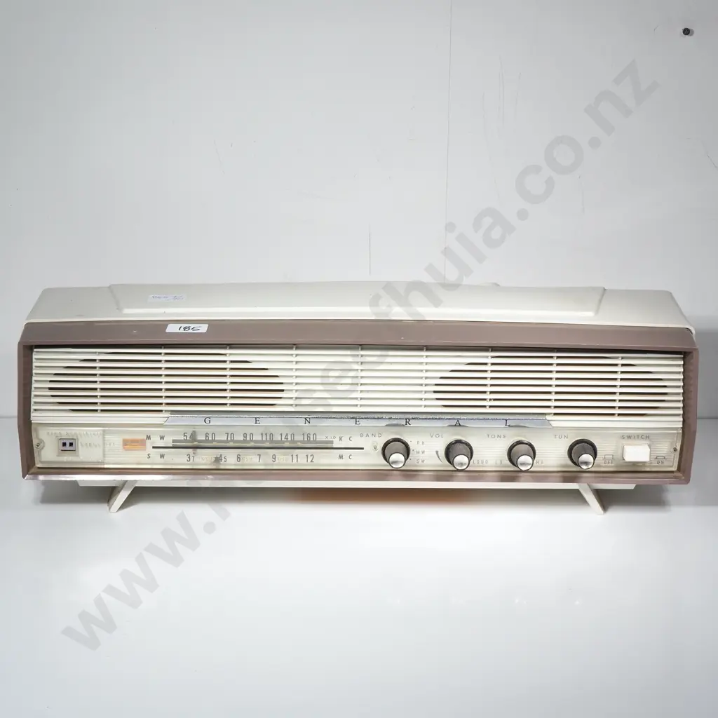 'General 5MA 826' Radio ( Bell Radio - Television Corp Ltd, NZ) Image 1++