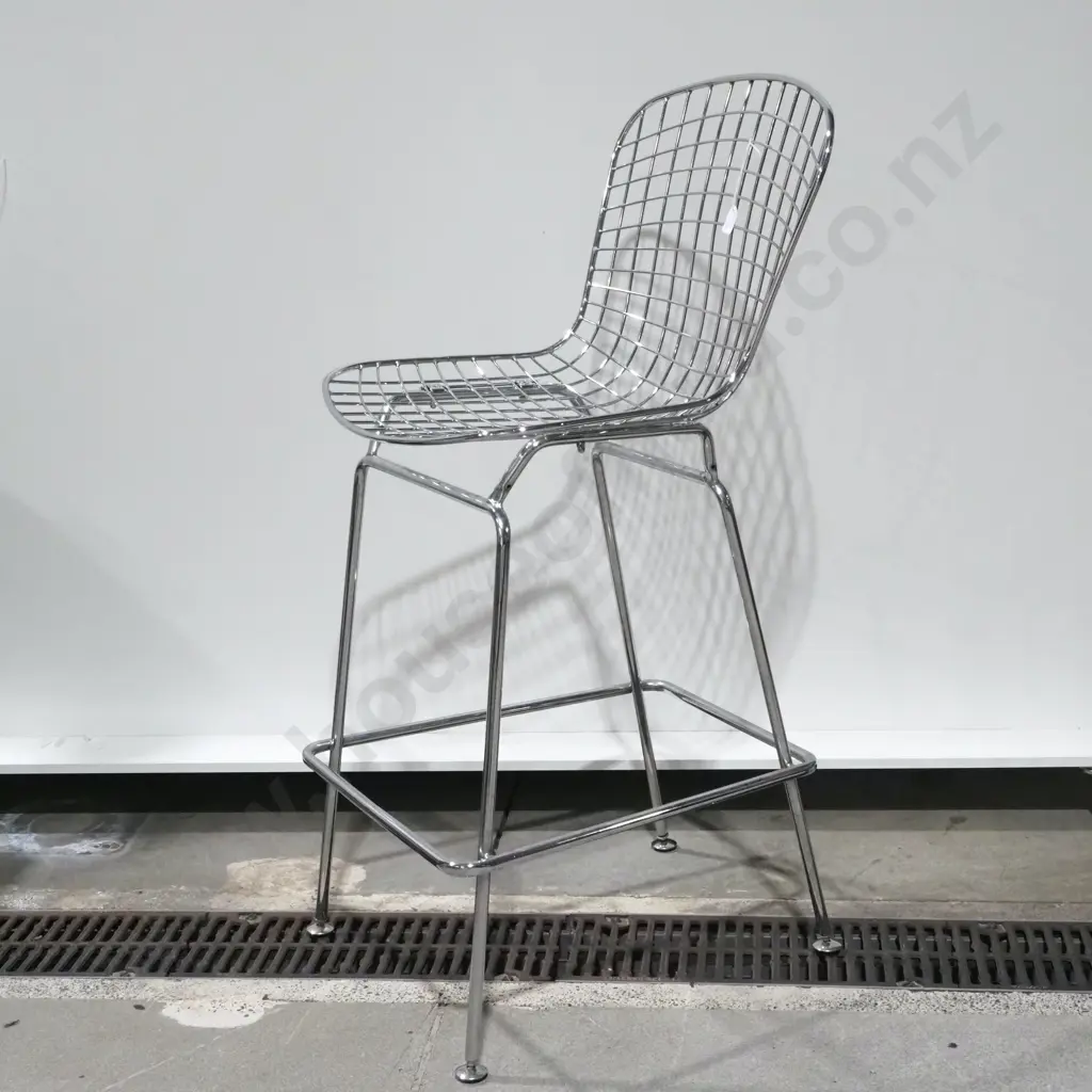 Harry Bertoia Style 'Diamond' Chrome Wire Bar Stool ( One Screw missing) Image 1++