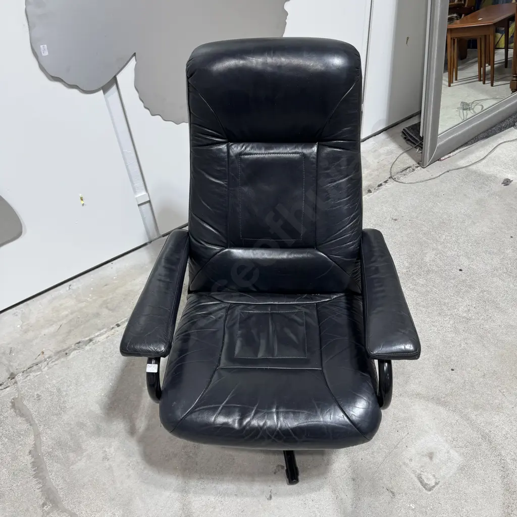 Mid Century Norwegian Swivel Armchair by Skoghaug Industries Image 1++