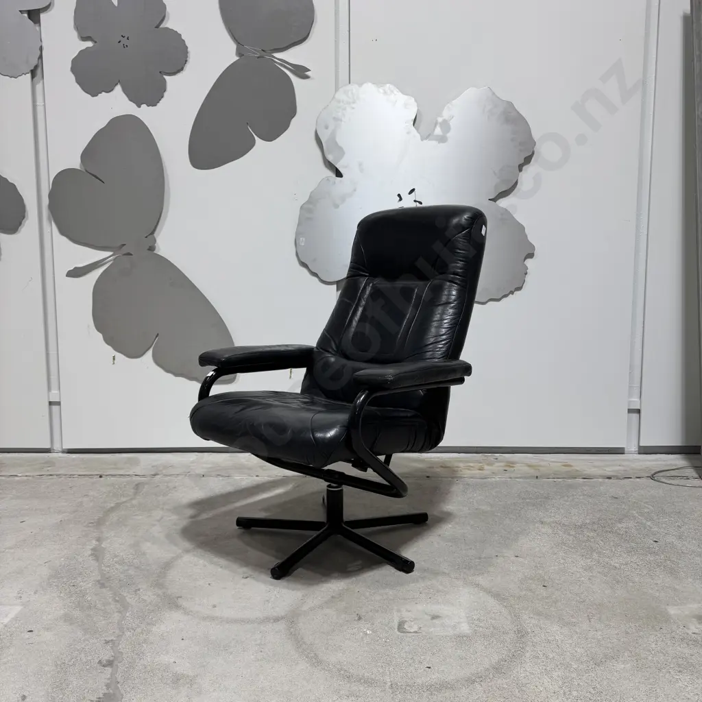 Mid Century Norwegian Swivel Armchair by Skoghaug Industries Image 1++