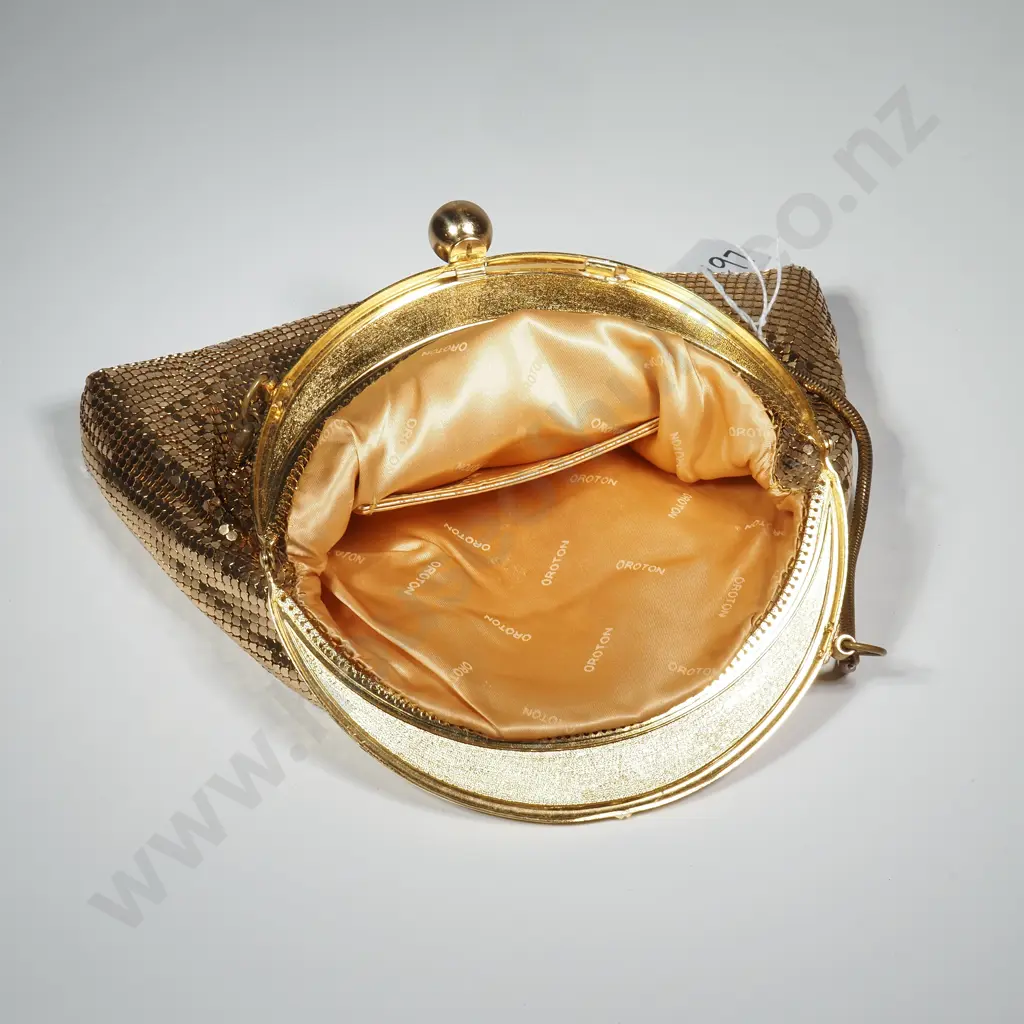 Vintage Gold Mesh  Purse w Concertina Closure Image 1++