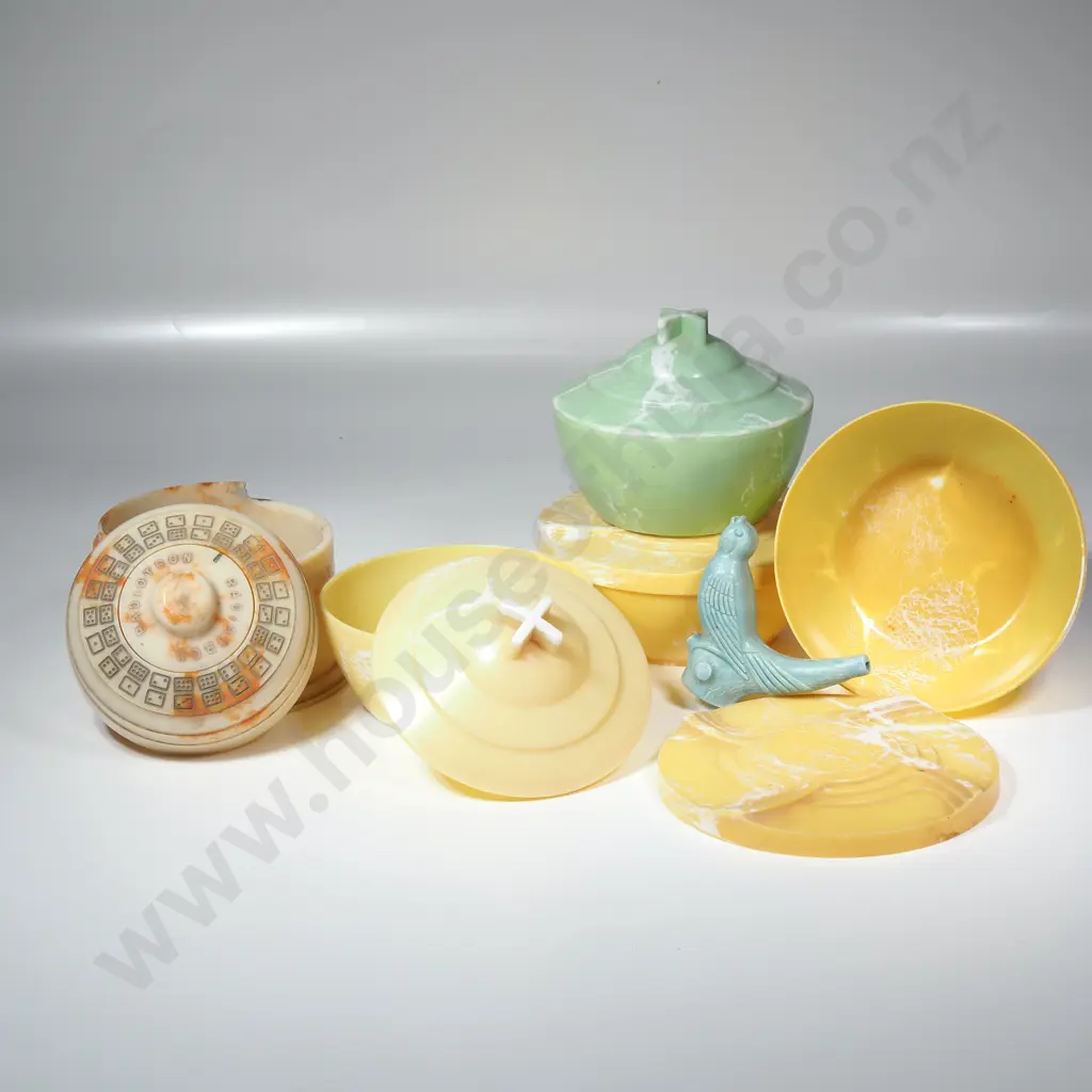 Vintage Bakelite Dice Cade w Rotating Bezel & a Four Vintage Art Deco Plastic Covered Bowls w Pearlized Effect Image 1++