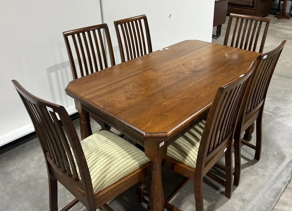 Vintage Oak Dining Table w Canted Corners on Four Turned Legs & Gadrooned Frieze, In Excellent Condition Image 1++