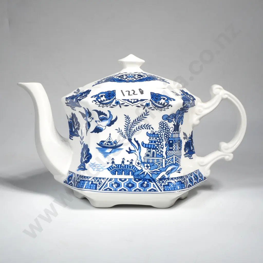 Vintage Hexagonal  Ellgreave Blue & White Teapot in the Willow Pattern Image 1++