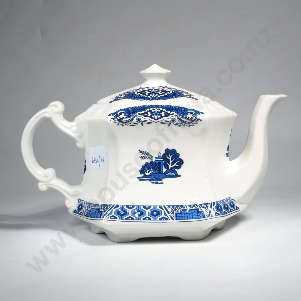 Vintage Hexagonal  Ellgreave Blue & White Teapot in the Willow Pattern Image 1++