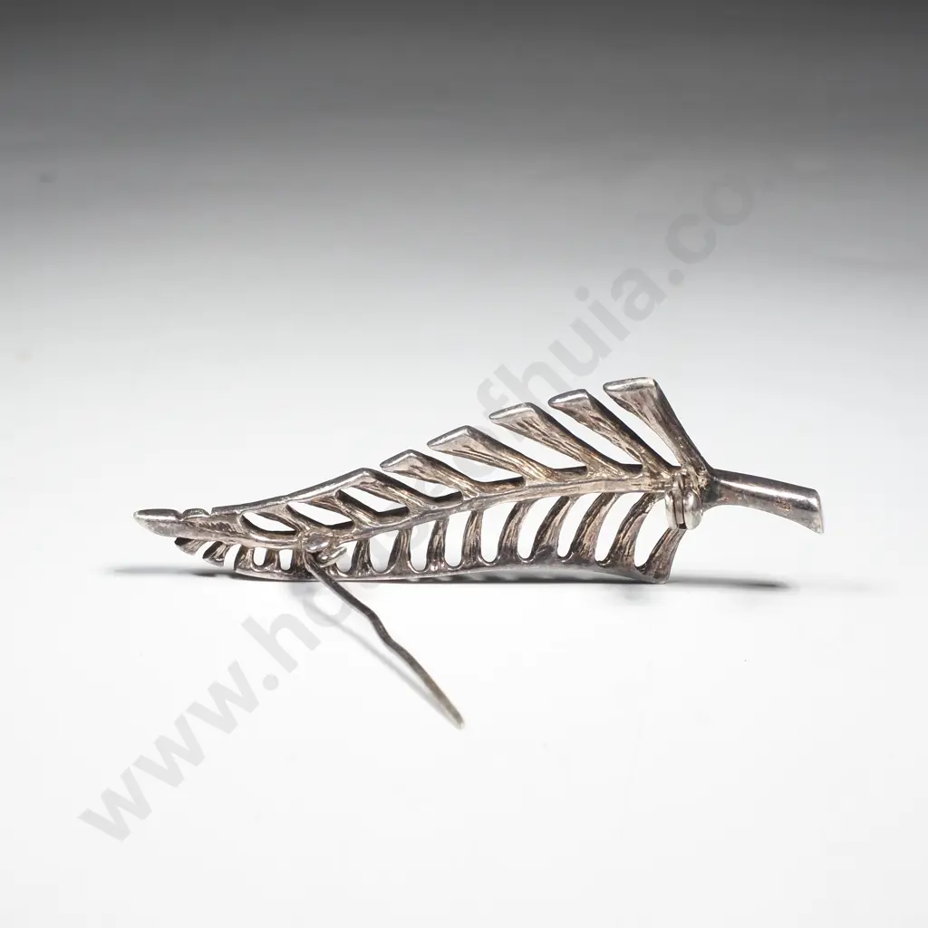 Sterling Silver Fern Brooch - 7.9 grams Image 1++