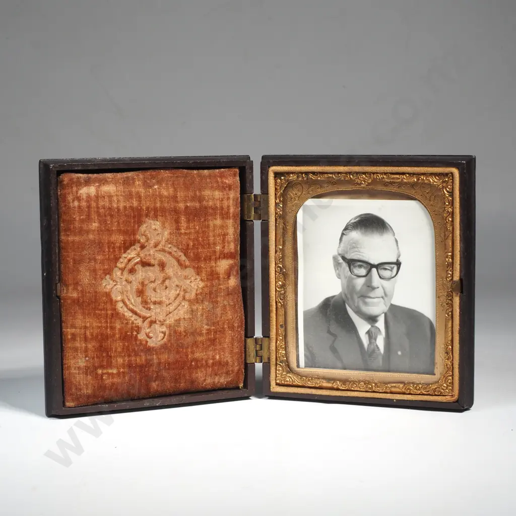 Ornate Antique Photo Frame Image 1++