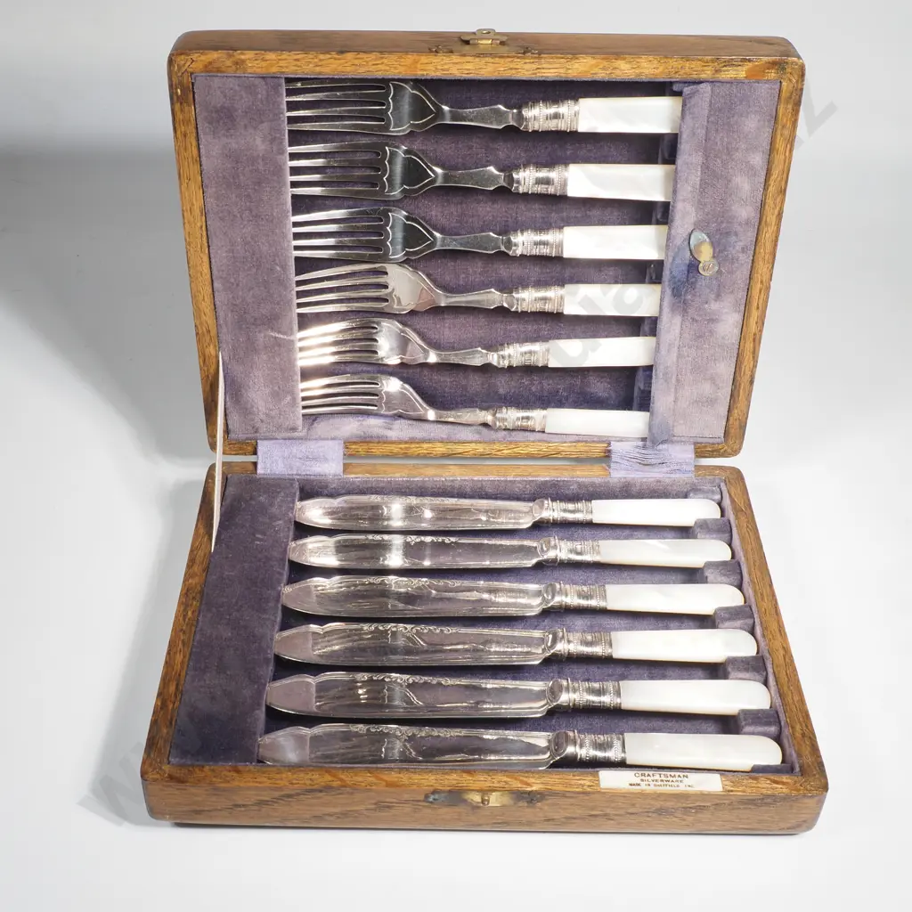 Vintage Oak Box Containing Six Mother of Pearl Handled Fish Knives & Forks Image 1++