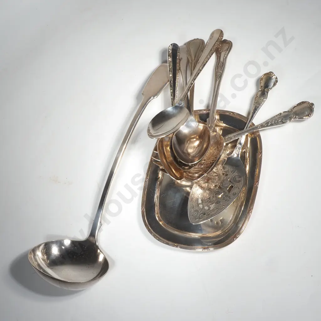 Good Silver Plate Fiddle Pattern Soup Ladle, Two Berry Spoons, Five Serving Utensils & a Rectangular Silver Tray Image 1++