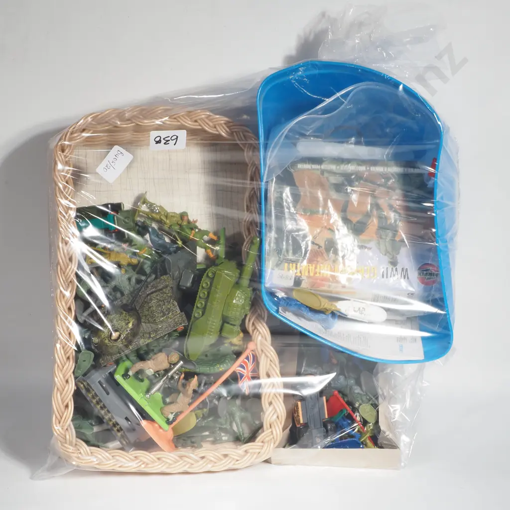 Large Collection of Plastic Toy Army Men & Military Vehicles Including WW11 German Infantry Image 1++