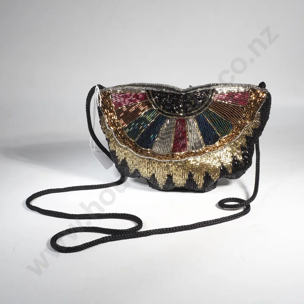 Vintage Beaded Rainbow Shell Form Handbag Image 1++