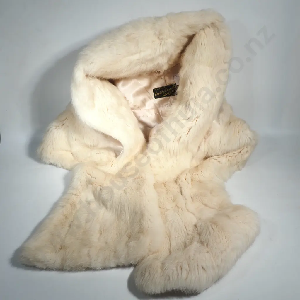 Vintage White Fur Stole Image 1++