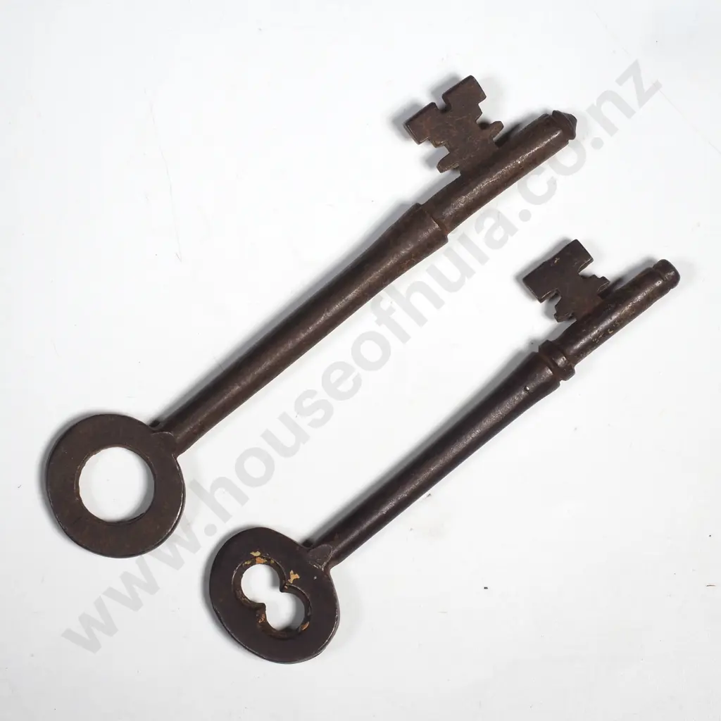 Two Large  Antique Iron Skeleton Keys Image 1++