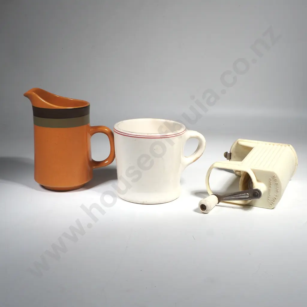 English Mug - Brevettato Cheese Grater & Ceramic Jug Image 1++