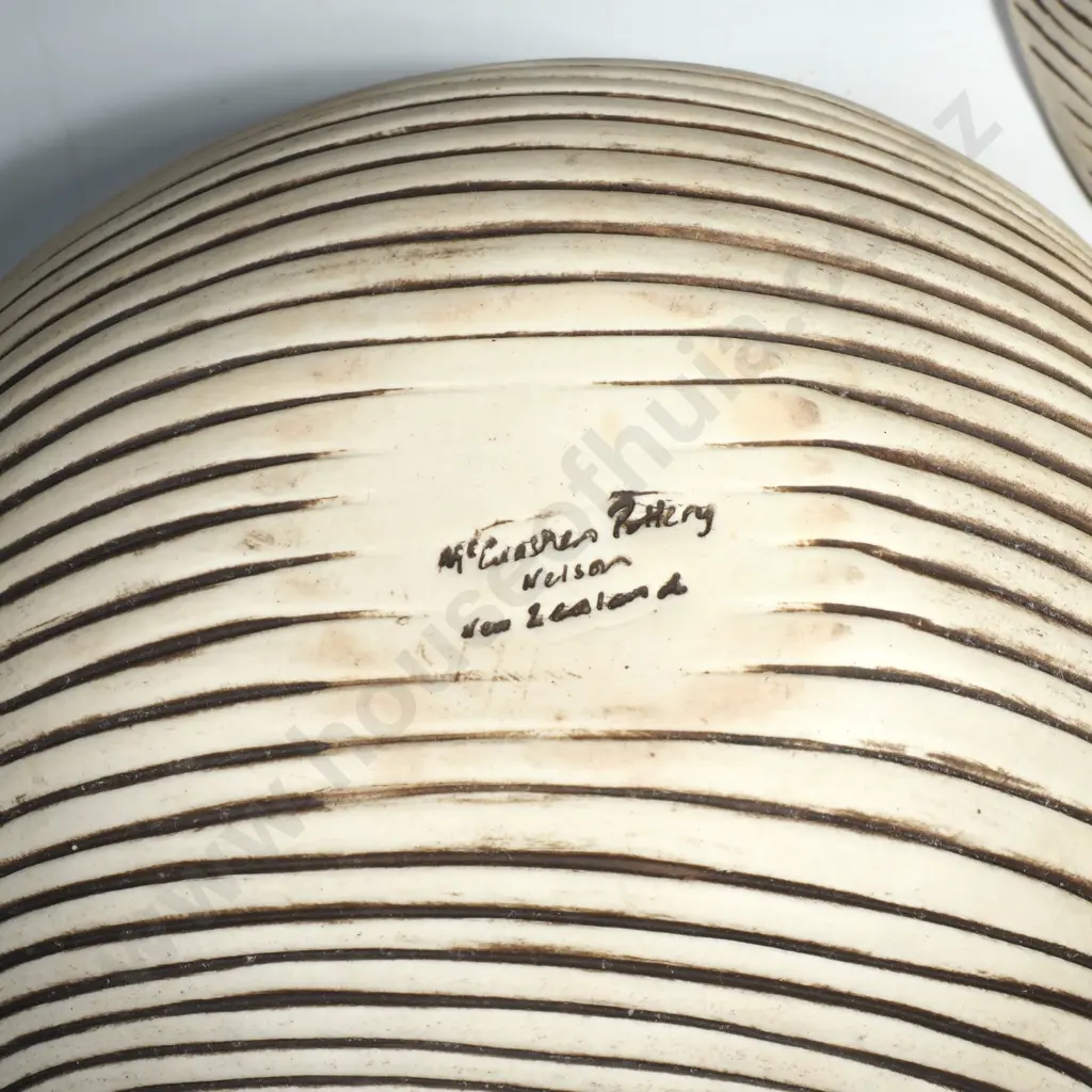 NZ Potter Royce McGlashen Cockle Shell Bowls x2 Image 1++
