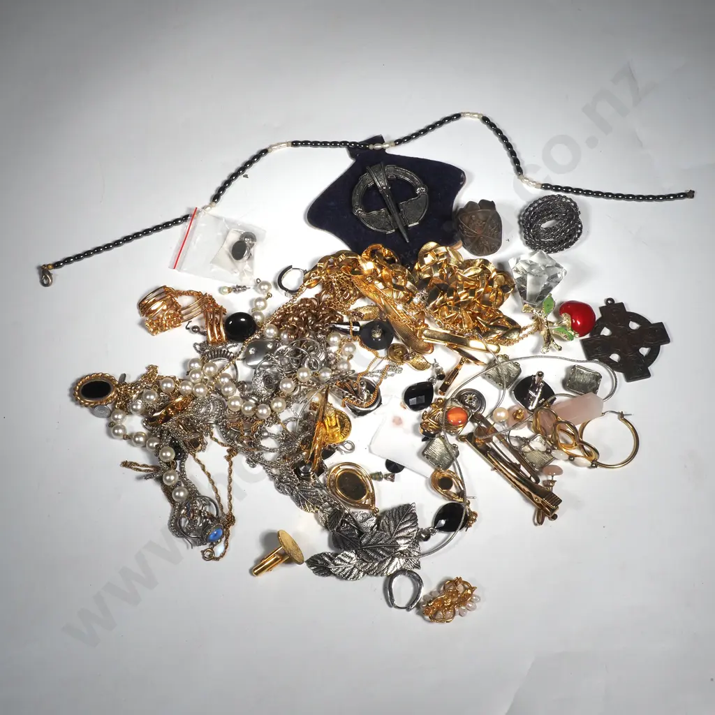Assorted Bagged Costume Jewellery Image 1++