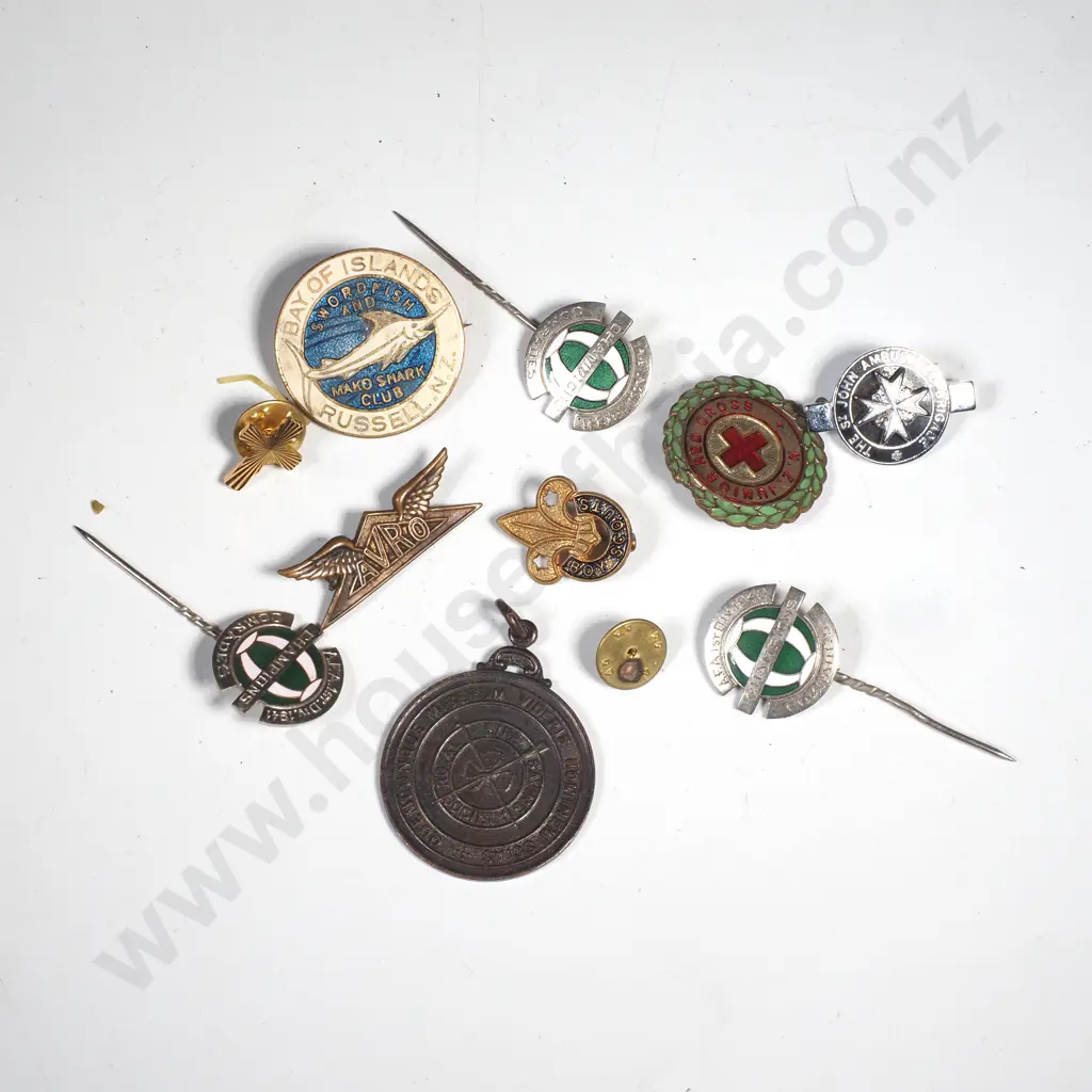 Bag of Assorted Vintage Badges Image 1++
