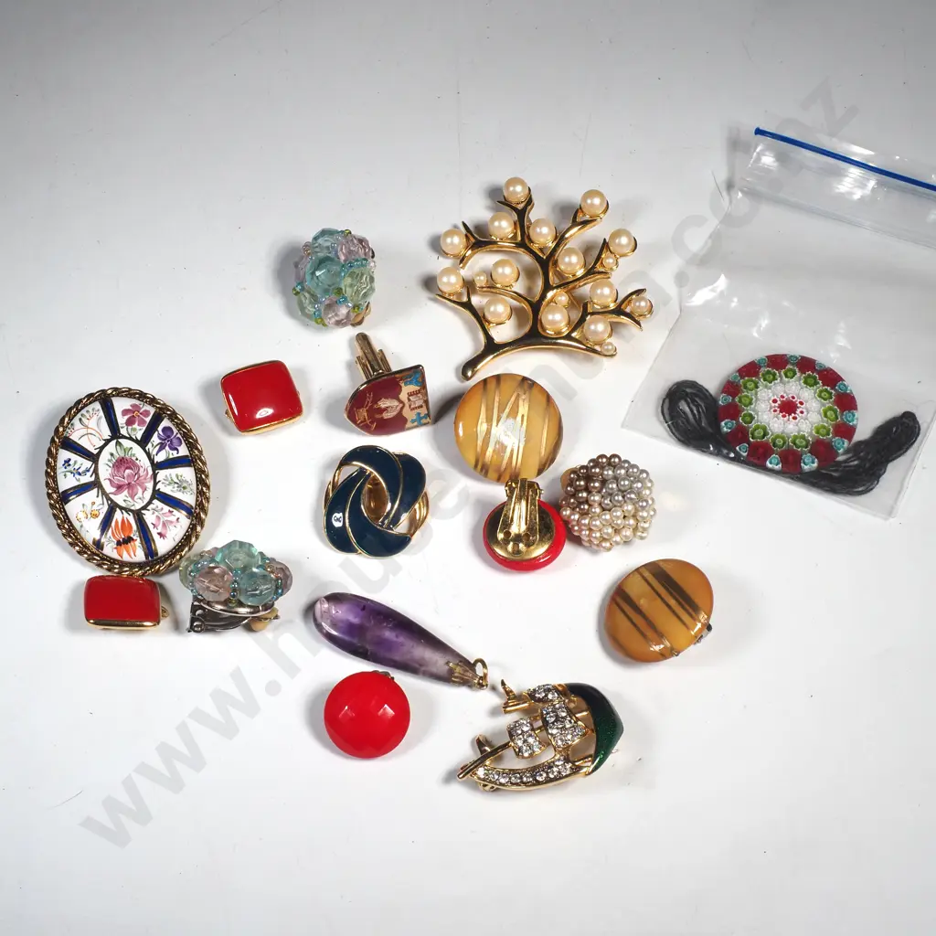 Assorted Costume Jewellery Selection Image 1++