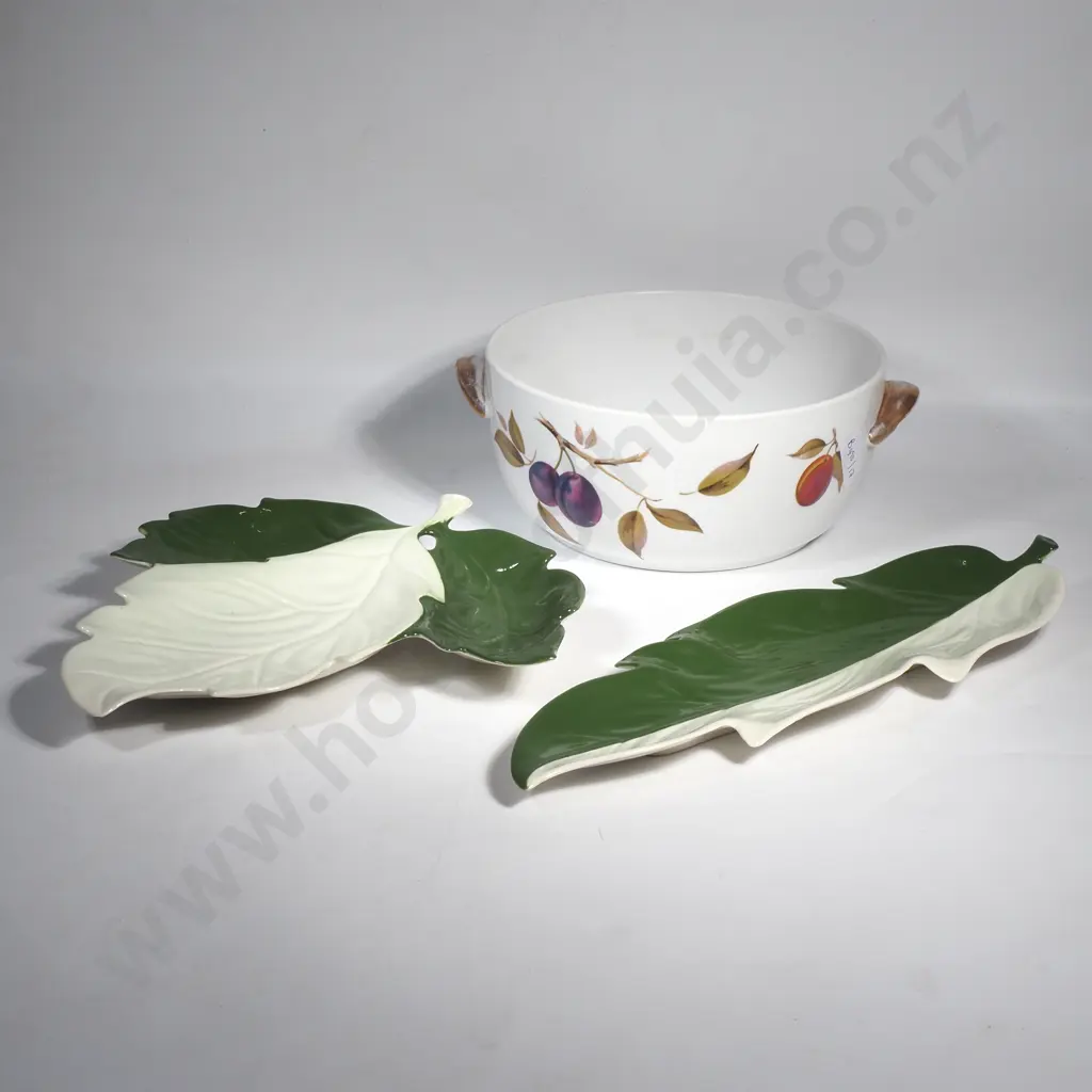 Two Carlton Ware Twin Tone Leaf Dishes - A Three Way Tray & a Matching Long Tray & a Royal Worcester Evesham Bowl Image 1++