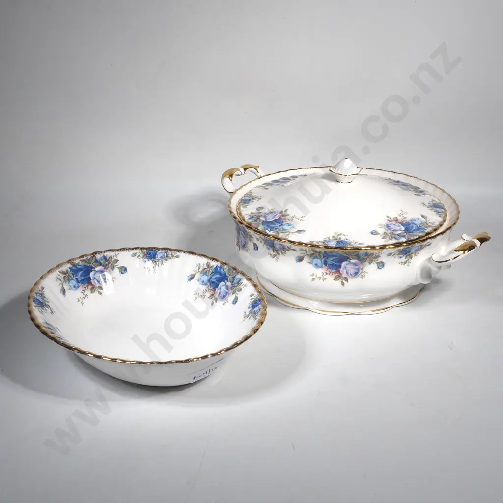 Royal Albert Lidded Tureen & Oval Bowl in the Blue Moonlight Pattern Image 1++