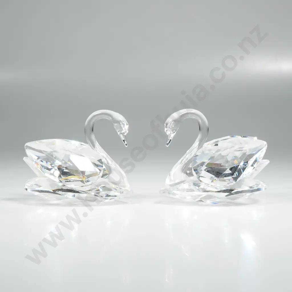 Pair of Swarovski Lead Crystal Swan Figurines Image 1++