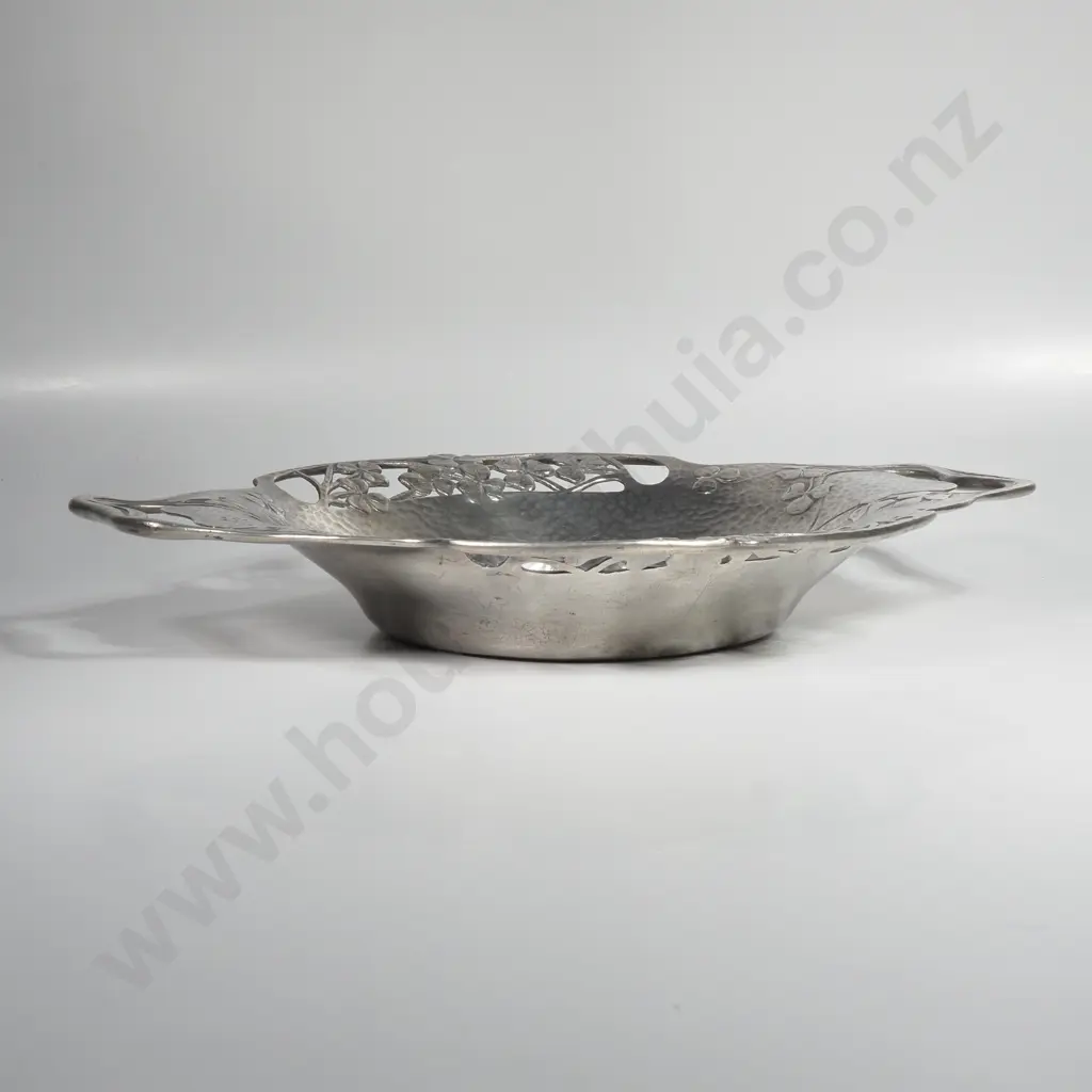 Art Nouveau LIberty & Co Tudric Cloverleaf Dish Pewter Dish, Design No. 2087 Image 1++