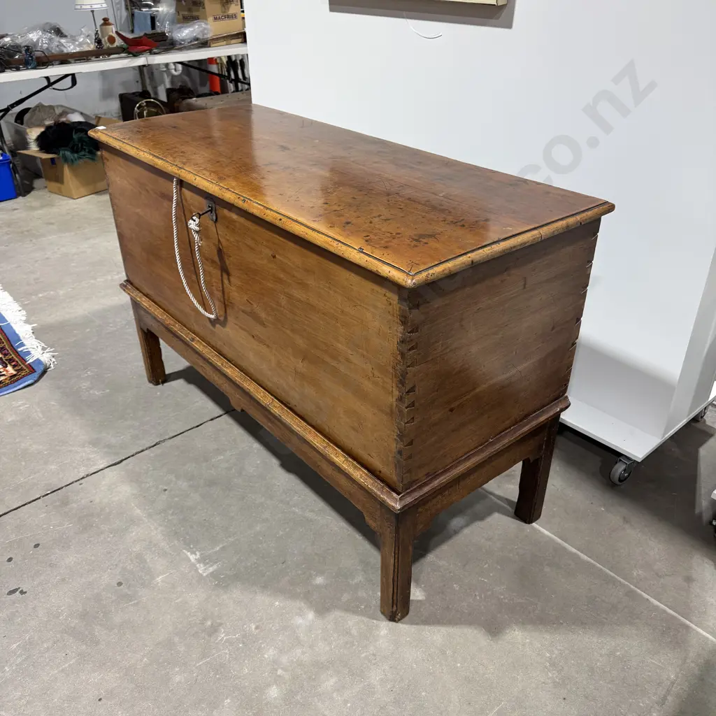 Georgian Mahogany Coffer/Blanket Box on Stand Image 1++