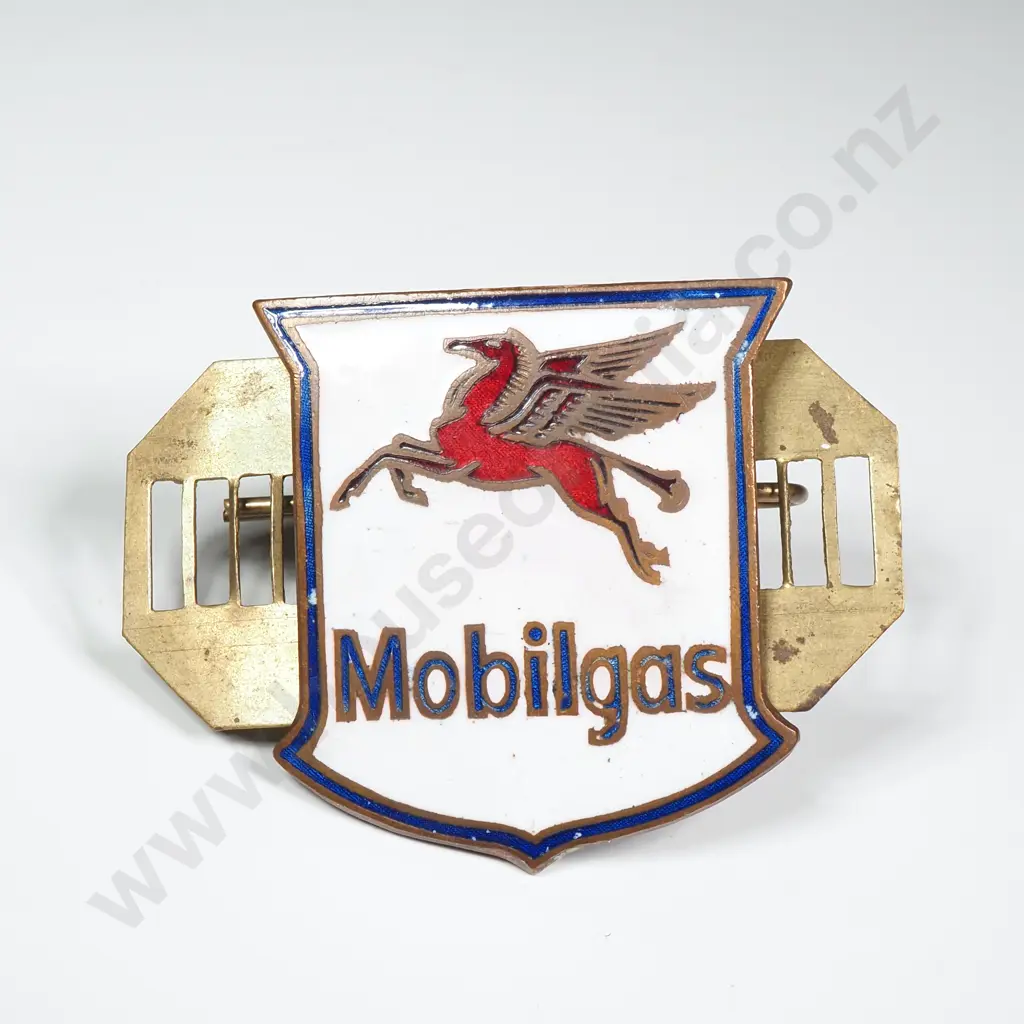 Vintage Mobilgas Enamel Cap Badge Image 1++