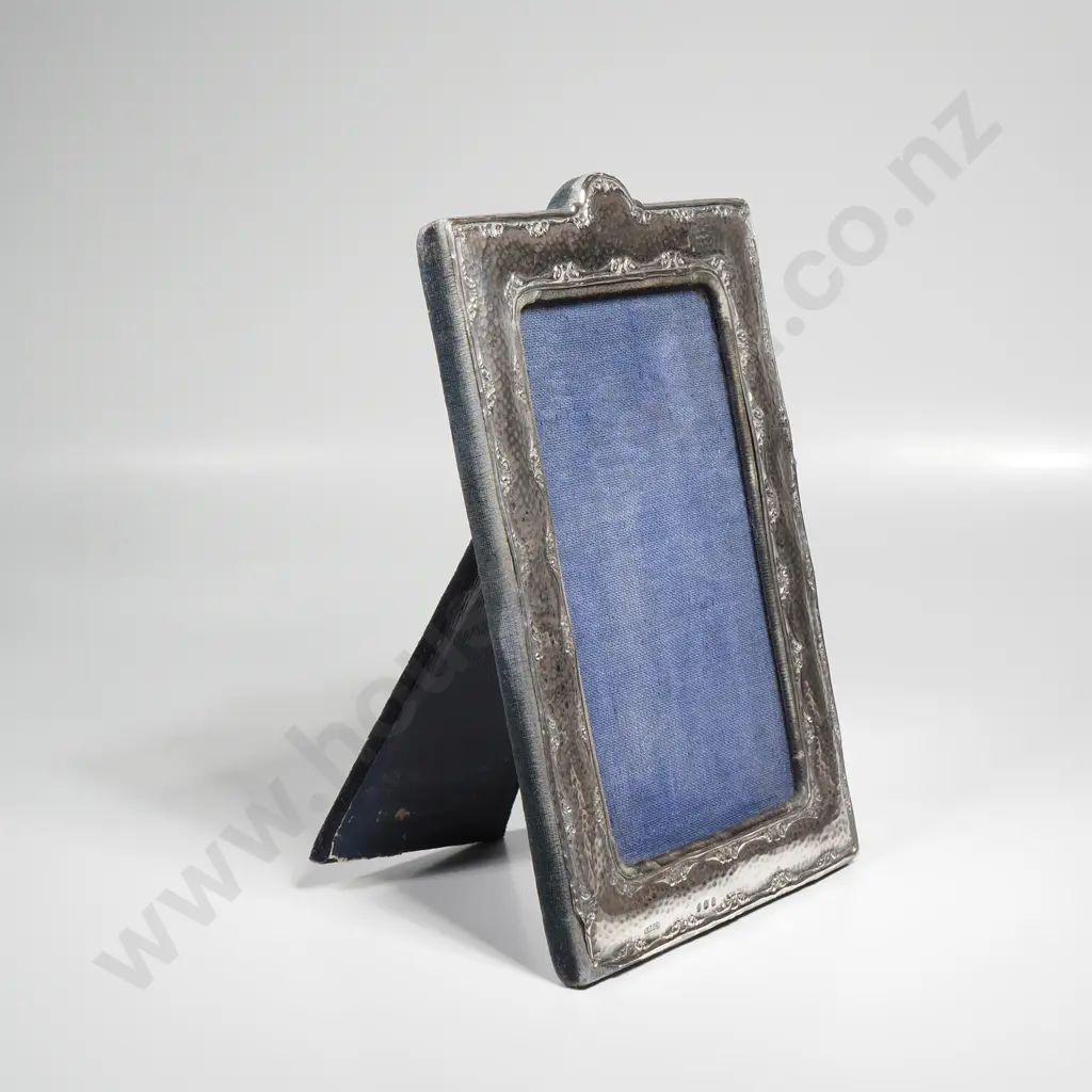 Vintage Sterling Silver Photo Frame w Hammered Finish & Royal Blue Velvet Background Image 1++